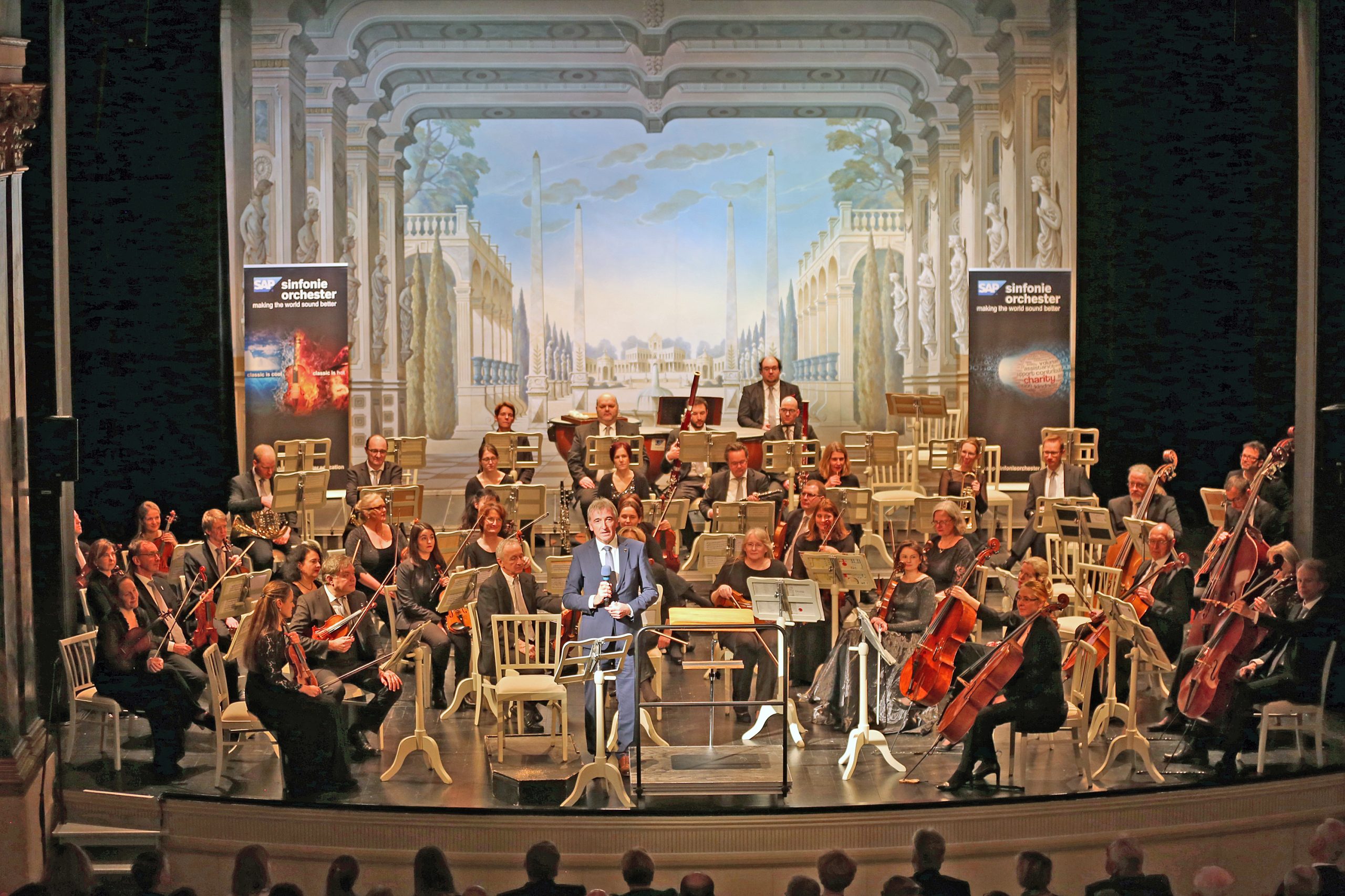 SAP Sinfonie-Orchester im Rokoko-Theater im Schloss Schwetzingen